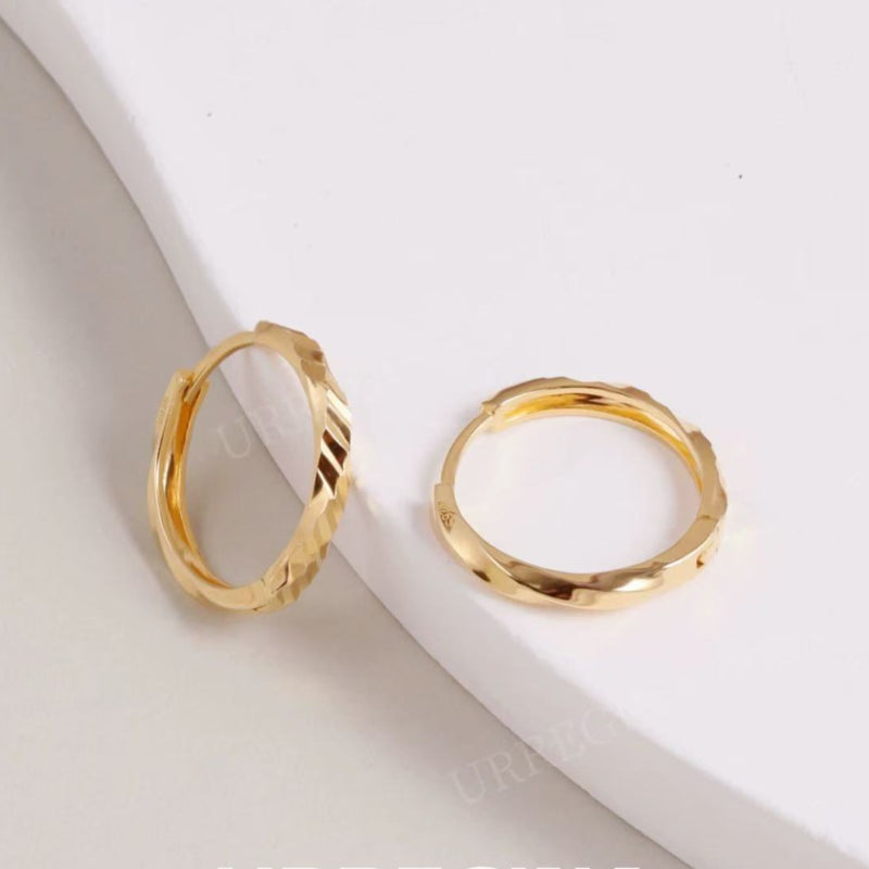 Glittering light Hoop Earrings